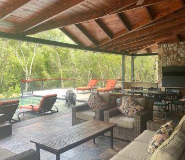 Waterval Boven Cabin | 270 m² Lodge ∙ 5 bedrooms ∙ 10 guests