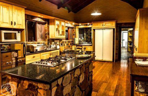 Waterval Boven Cabin | 270 m² Lodge ∙ 5 bedrooms ∙ 10 guests