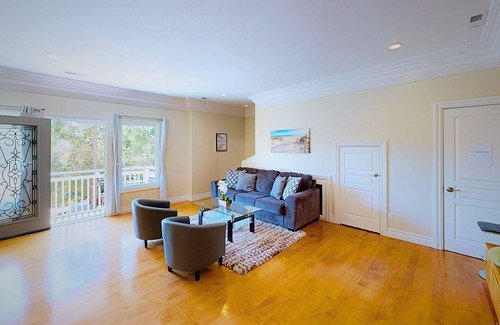Belmont House | 2702 Monte Cresta Dr