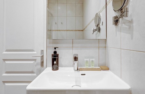 Batignolles Apartment | 273 Biotta 3 – Cozy Studio Near Parc Monceau