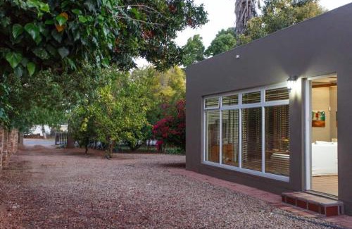 Oudtshoorn Apartment | 273 Jan Van Riebeeck