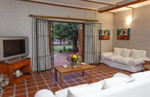 Oudtshoorn Apartment | 273 Jan Van Riebeeck