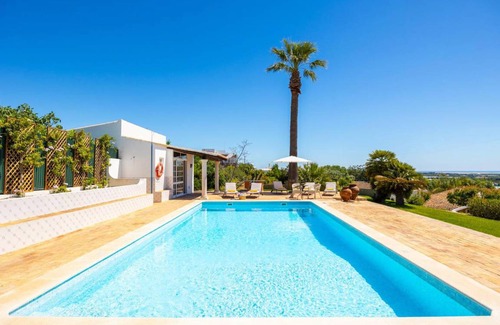 Moncarapacho e Fuseta Villa | 275 m² Villa ∙ 5 bedrooms ∙ 10 guests