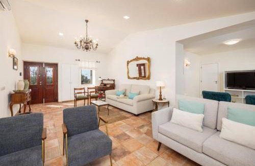 Moncarapacho e Fuseta Villa | 275 m² Villa ∙ 5 bedrooms ∙ 10 guests