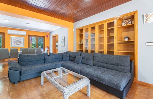 Olocau House | 276 m² House ∙ 5 bedrooms ∙ 20 guests
