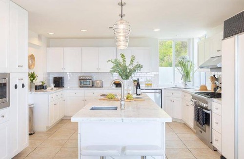Western Malibu Resort | 278 m² Resort ∙ 3 bedrooms ∙ 10 guests