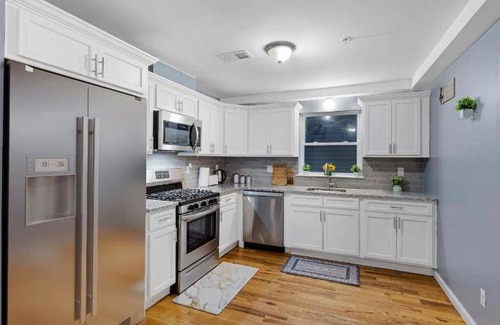 Newark Apartment | 279 m² Apartment ∙ 3 bedrooms ∙ 7 guests