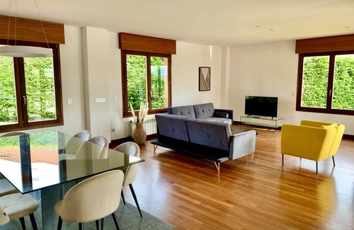 El Pison Ski Chalet | 279 m² Chalet ∙ 6 bedrooms ∙ 14 guests