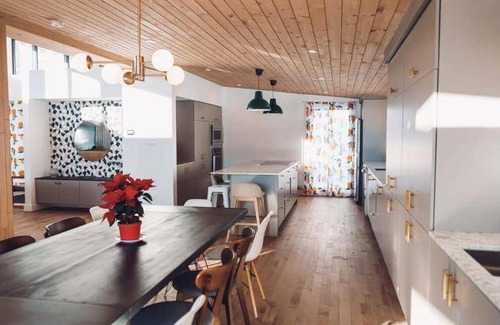 Les Pays-d'en-Haut Regional County Municipality Ski Chalet | 279 m² Chalet ∙ 6 bedrooms ∙ 16 guests