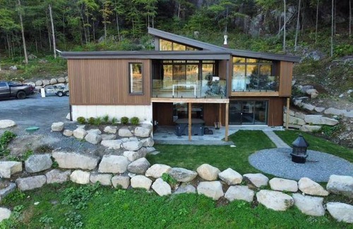 Les Pays-d'en-Haut Regional County Municipality Ski Chalet | 279 m² Chalet ∙ 6 bedrooms ∙ 16 guests