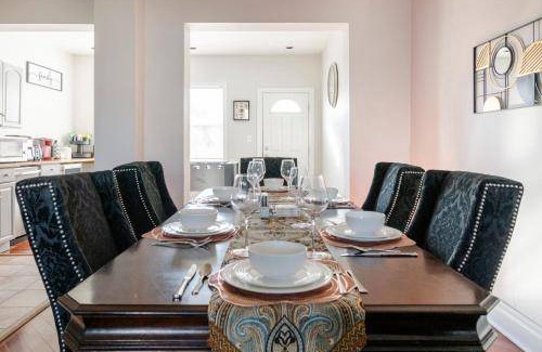 Near Northeast House | 279 m² House ∙ 4 bedrooms ∙ 15 guests