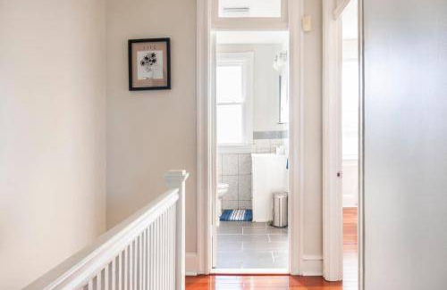 Near Northeast House | 279 m² House ∙ 4 bedrooms ∙ 15 guests