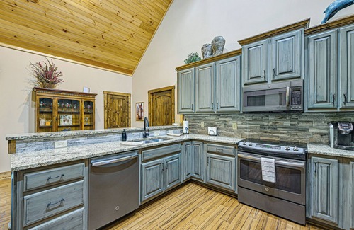 Otto House | 28 Acres: Home w/Barn & Fire Pit Near Franklin!