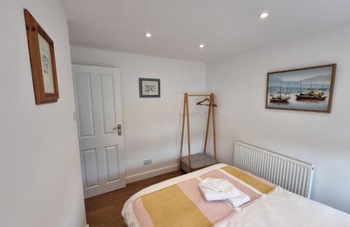 Staines Apartment | 28 ExcellentStays - Heathrow - 5 Bedroom House