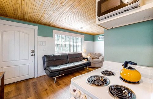 Downtown Cannon Beach Cottage | 28 m² Cabin ∙ 1 bedroom ∙ 4 guests