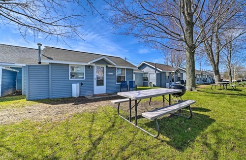 Houghton Lake Cabin | 28 m² Cabin ∙ 2 bedrooms ∙ 6 guests