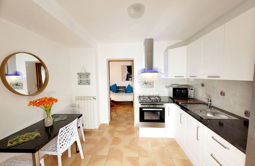 Le Brusc House | 28 m2 gîte, 400 m from the beach, swimming pool and terrace