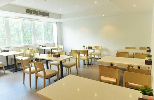 Cixi Hotel | 28 m² Hotel ∙ 3 guests