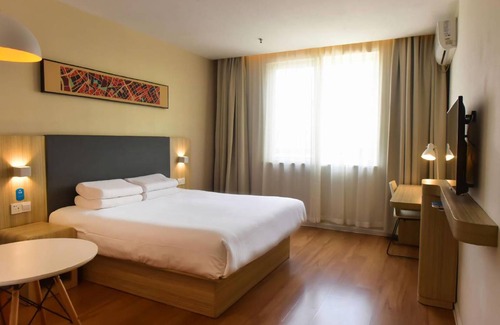 Cixi Hotel | 28 m² Hotel ∙ 3 guests