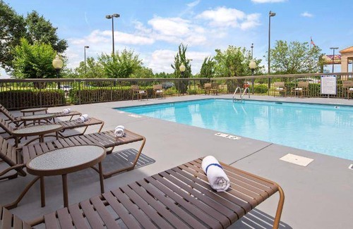 Roanoke Rapids Hotel | 28 m² Hotel ∙ 127 guests