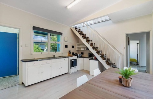 Hayborough House | 28 Strangways Tce, Hayborough