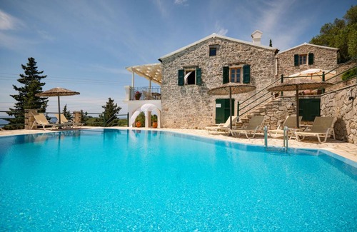 Vlachopoulatika Villa | 280 m² Villa ∙ 4 bedrooms ∙ 9 guests