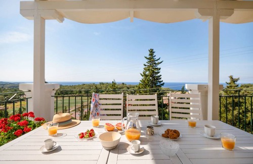 Vlachopoulatika Villa | 280 m² Villa ∙ 4 bedrooms ∙ 9 guests