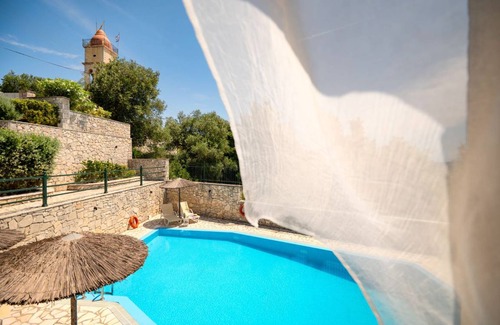 Vlachopoulatika Villa | 280 m² Villa ∙ 4 bedrooms ∙ 9 guests