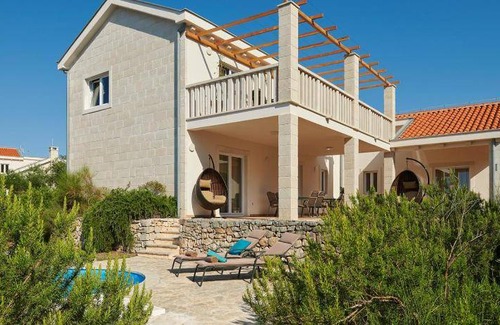 Stari Grad Villa | 280 m² Villa ∙ 4 bedrooms ∙ 10 guests