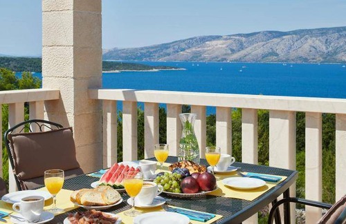Stari Grad Villa | 280 m² Villa ∙ 4 bedrooms ∙ 10 guests