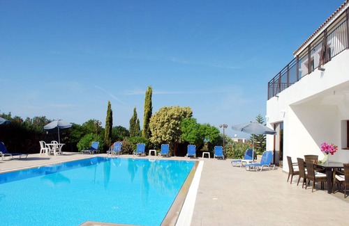 Sea Caves Villa | 280 m² Villa ∙ 5 bedrooms ∙ 11 guests