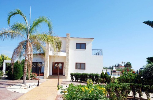 Sea Caves Villa | 280 m² Villa ∙ 5 bedrooms ∙ 11 guests