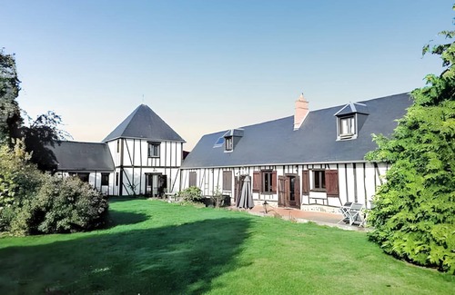 Mesnil-en-Ouche Villa | 280 m² Villa ∙ 8 bedrooms ∙ 15 guests