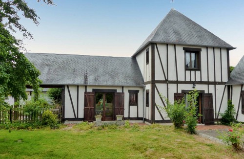 Mesnil-en-Ouche Villa | 280 m² Villa ∙ 8 bedrooms ∙ 15 guests