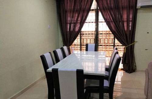 Kubang Kerian House | 2800 m² House ∙ 4 bedrooms ∙ 10 guests