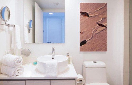Hallandale Beach House | 2803B Modern Long Short stay vacation condo city view pool gym balcony