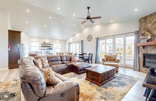 Sweetwater House | 281 m² House ∙ 4 bedrooms ∙ 19 guests