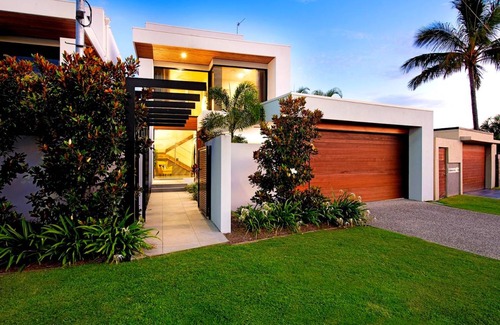 Broadbeach Waters House | 285 m² House ∙ 5 bedrooms ∙ 10 guests