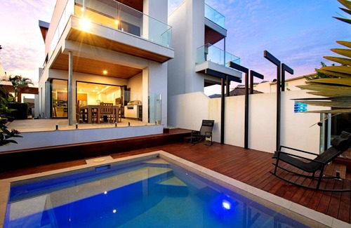 Broadbeach Waters House | 285 m² House ∙ 5 bedrooms ∙ 10 guests