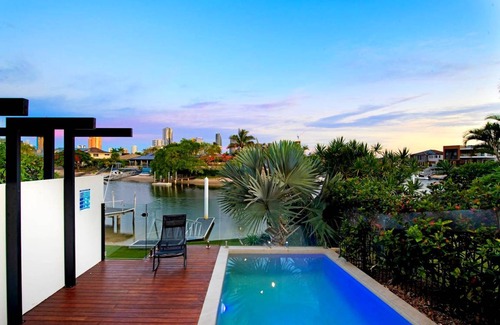 Broadbeach Waters House | 285 m² House ∙ 5 bedrooms ∙ 10 guests