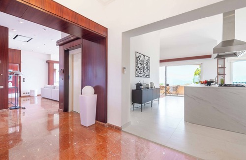 Mandelieu-La-Napoule Villa | 289m² Villa – 4 Br Pool & Sea View