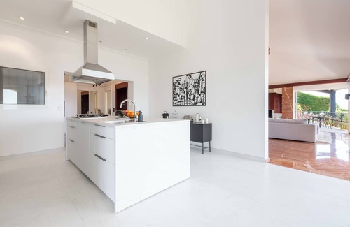 Mandelieu-La-Napoule Villa | 289m² Villa – 4 Br Pool & Sea View
