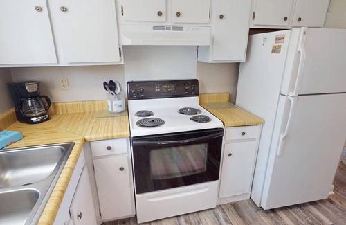 Tybee Island Condo | 28A Lighthouse Point - Water Views - Swimming Pools - Tennis Courts