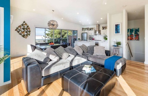 Middleton House | 29 Hero Ave - Ocean Views - Wi-Fi - Family