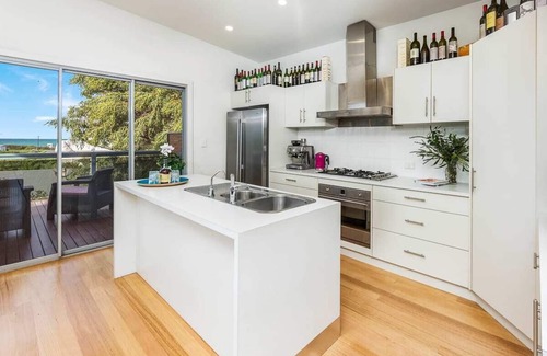 Middleton House | 29 Hero Ave - Ocean Views - Wi-Fi - Family