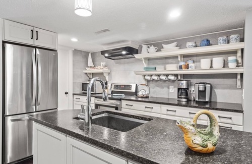 Shipyard Plantation Villa | 29 Sailmaster: Stunning Open Floorplan, Free Pool and Bikes. Sleeps 4