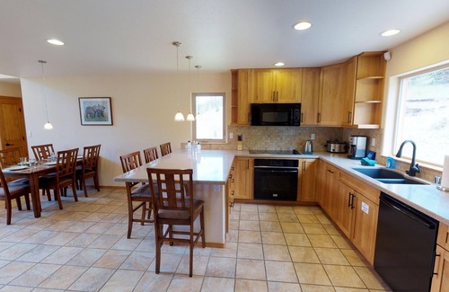Red River Cabin | 29 Valley of the Pines with Hot Tub in the Upper Valley