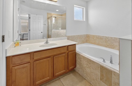 Bellavida House | 290 LF - BellaVida Cozy 6BR Pool Home