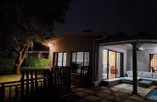 Botha's Hill House | 290 m² House ∙ 3 bedrooms ∙ 6 guests