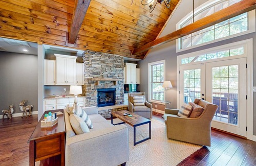 Lake Lure House | 290 m² House ∙ 4 bedrooms ∙ 12 guests